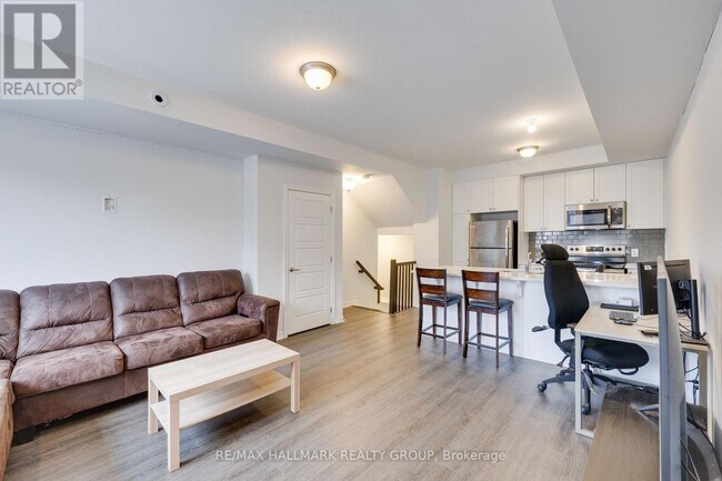 Photo - 637 Makwa Private