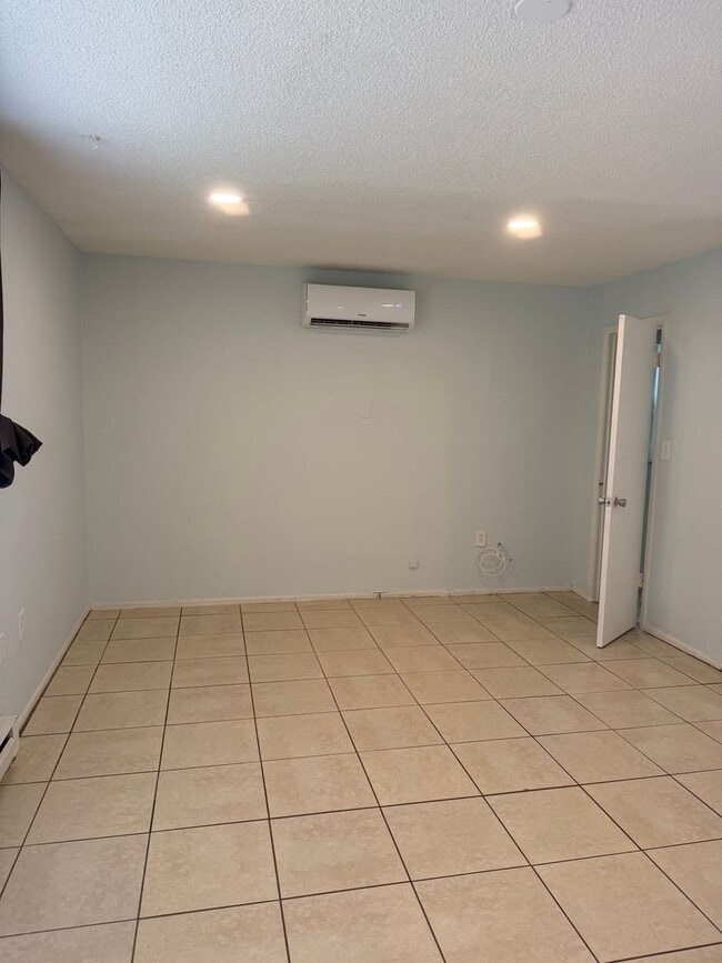 Photo - Cozy studio Unit 3