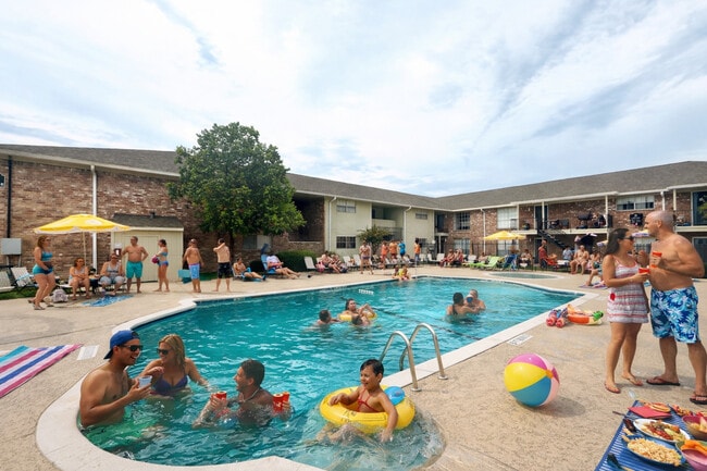 Come take a splash in our Pool - Belmont Place/La Fontaine