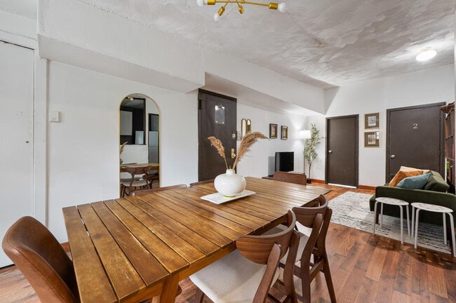 Photo - 247 W 29th St Unidad ID1390072P