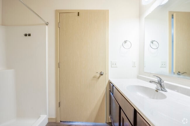 3BR, 2.5BA - 1440SF - Bathroom