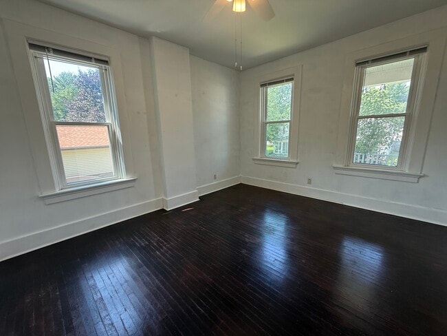Building Photo - 238 N Booth St Unit 1 Rental