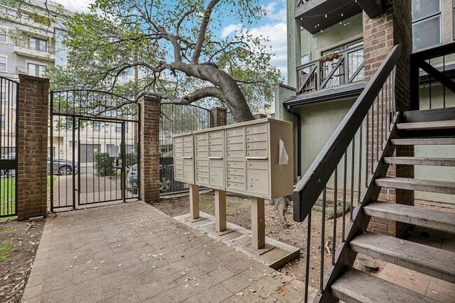 Photo - 807 W 25th St Unit 309