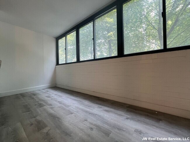 2 Hawthorne Pl Unit 3M