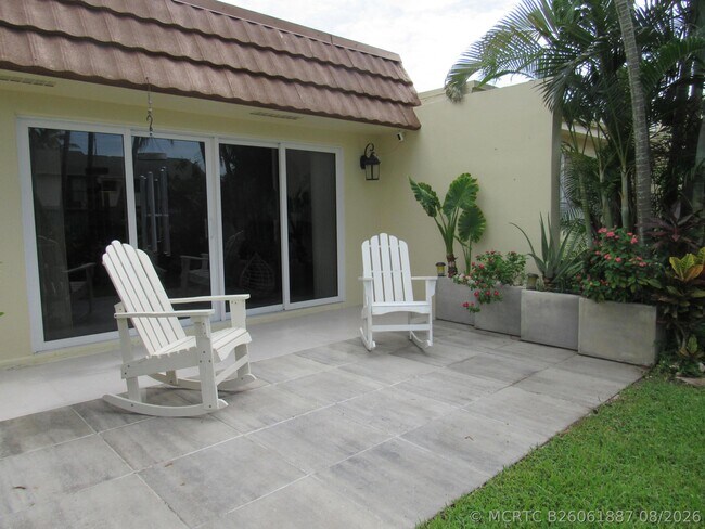 Building Photo - 5780 Fernley Dr