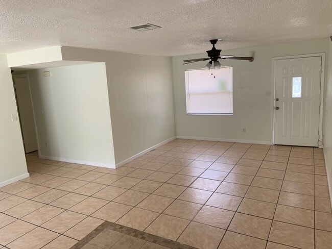 Photo - 5425 Genoa Ln