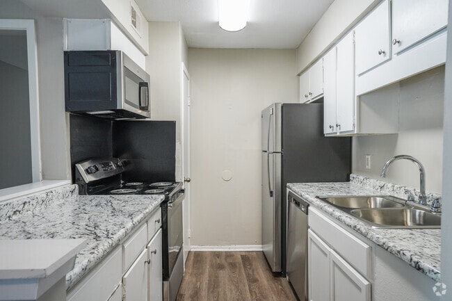2BR, 2BA - 966 SF - Kitchen