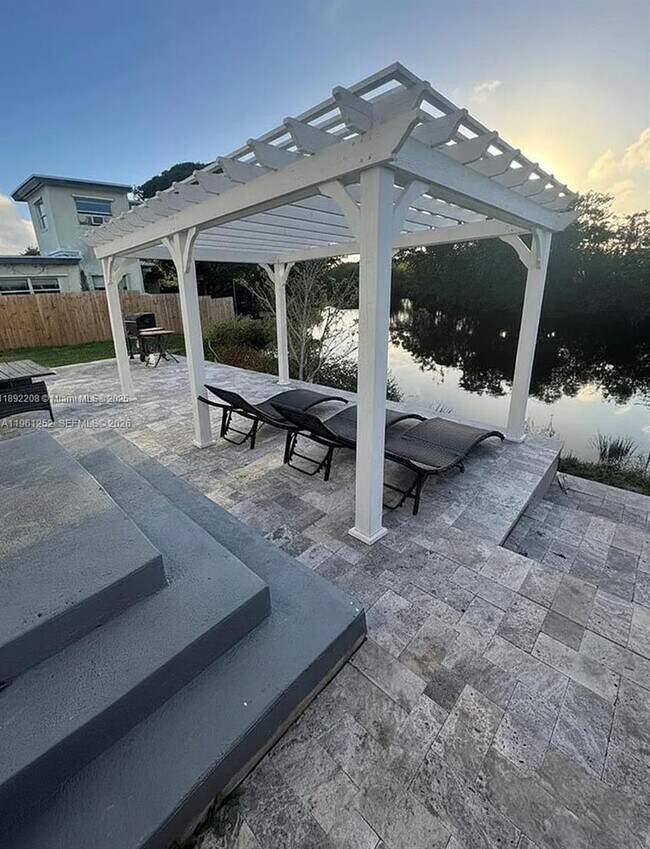 Photo - 655 NW 24th Ave