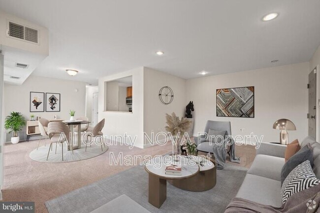 Building Photo - 6308 Hil-Mar Dr Unit 7 Rental