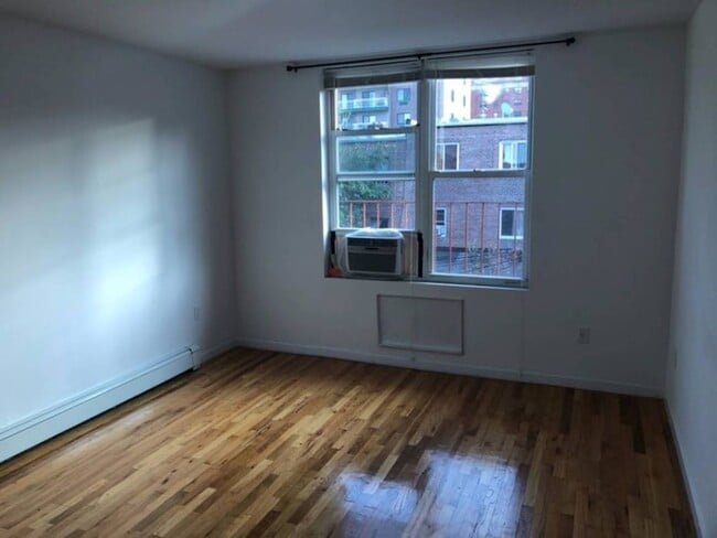 Photo - 43-10 58th St