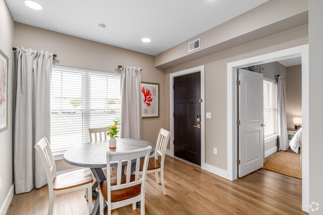 2BR, 2BA - 950SF - Dining Area - Seaside Village Apartments