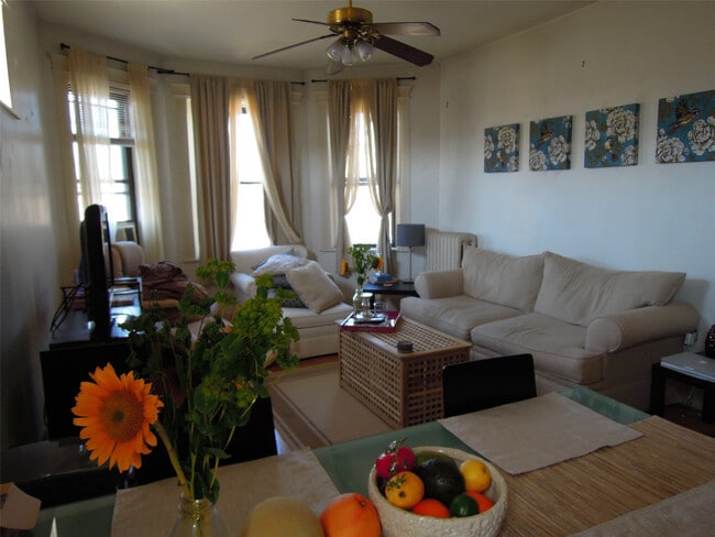 Building Photo - 1526 Commonwealth Ave Unit #1