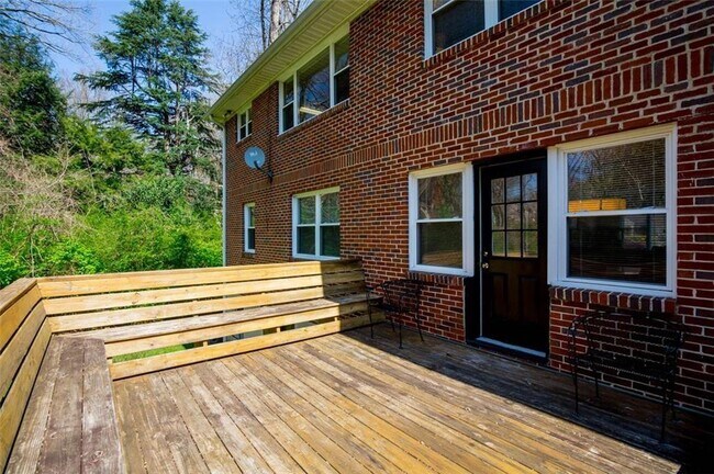 Photo - 1536 Beech Valley Way NE