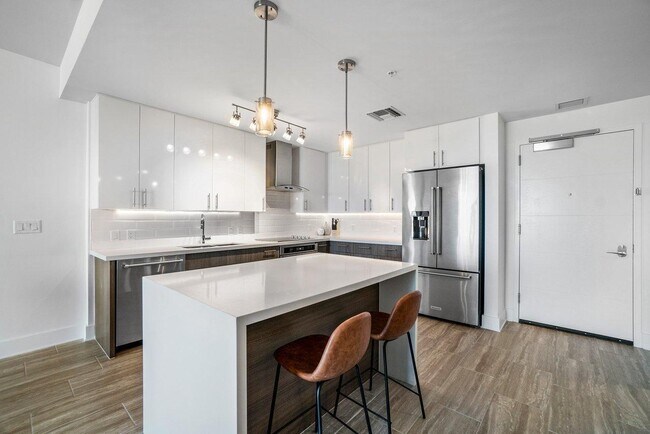 236 SE 5th Ave Unit 303