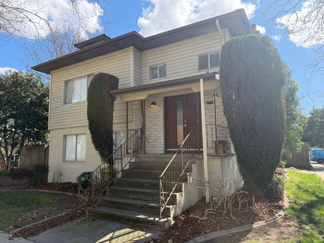 Photo - Spacious 4 Bedroom | 3 Bathroom | House in Curtis Park