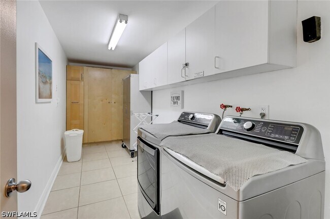 Photo - 701 N Barfield Dr