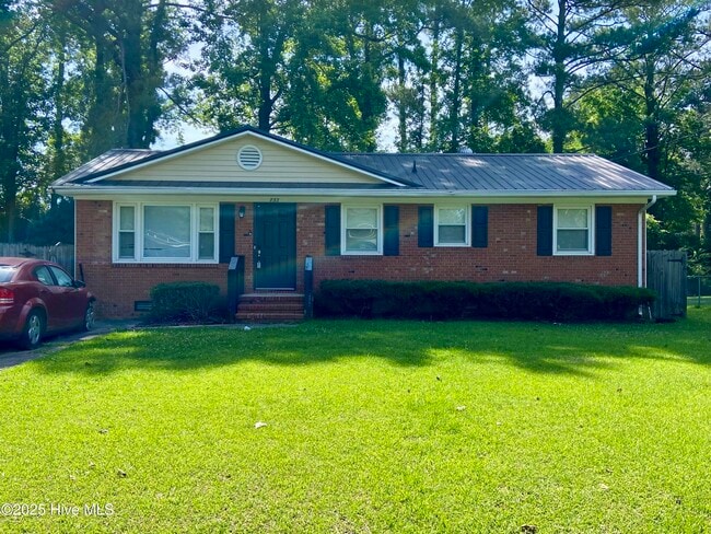 Building Photo - 732 Dennis Rd Rental