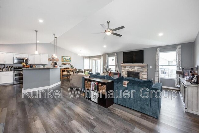 Photo - 2678 London Ln