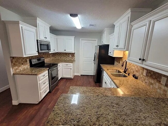 Photo - 1071 Mann Rd