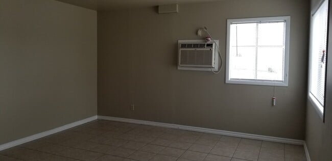 Building Photo - 1233/1235 Pershing Unit 1233 Pershing Rental