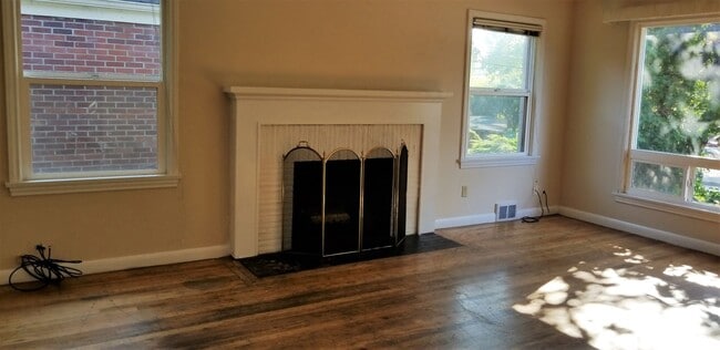 Photo - One Block to Lake Washington, Available Aug 1st