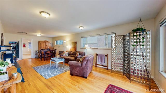 Photo - 715 Ivanhoe St