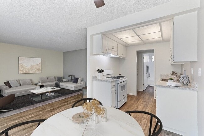 Photo - Warwick Square