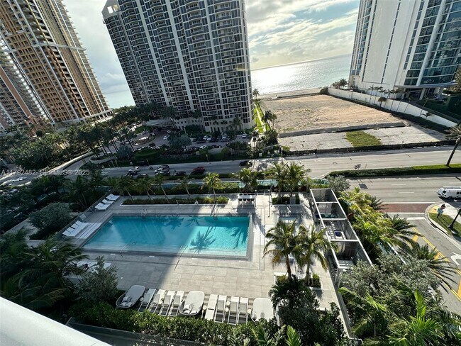 Building Photo - 17550 Collins Ave Unit 902