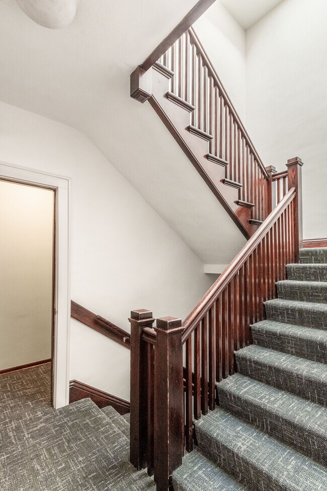 Photo - 1919 Dupont Ave S