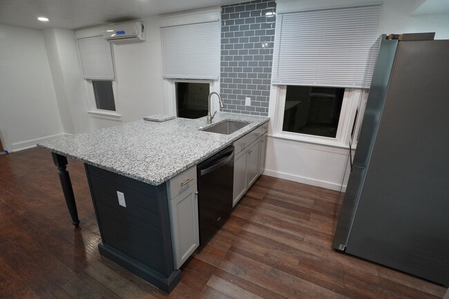 Photo - 1212 W King St