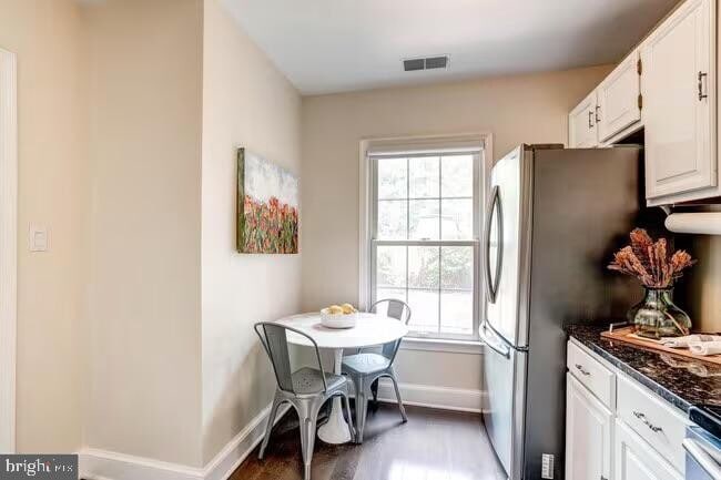 Photo - 3233 Sutton Pl NW