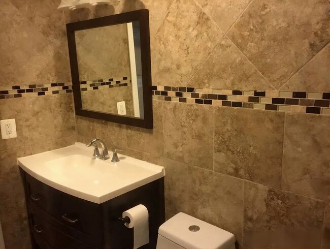 Photo - 33 Oxford Cir Apartments Unit 1