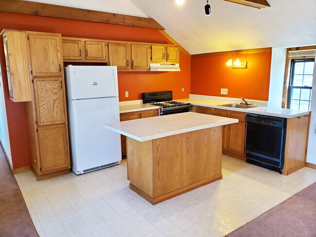 LARGE KITCHEN AREA ISLAND SEATS 6 - 27 Richmond St Unit 1