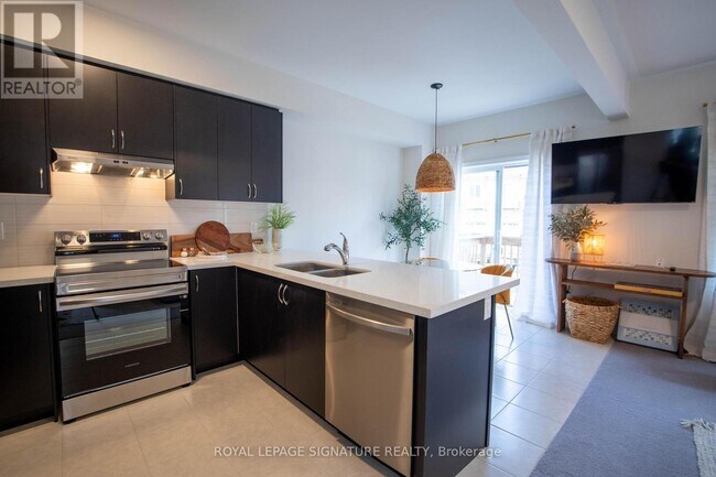 Photo - 305 Garner Rd W