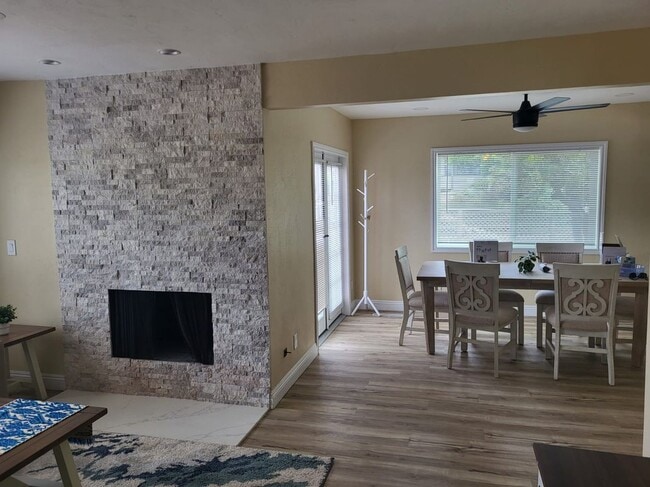 Photo - 3765 Elliott St