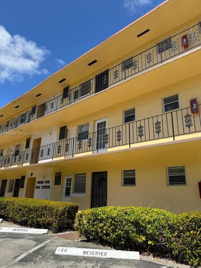 Building Photo - 2820 NE 201st Terrace Unit F215