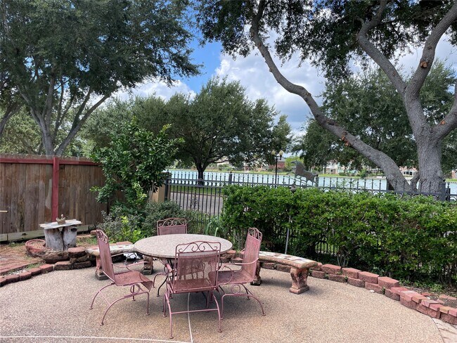 1951 Lakewinds Dr