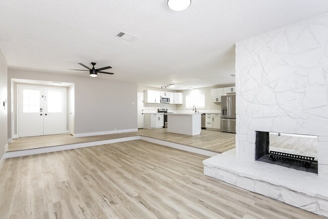 Photo - 205 Steeler Dr