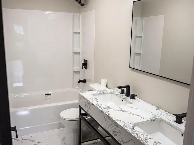 Photo - 916 E Dixon St