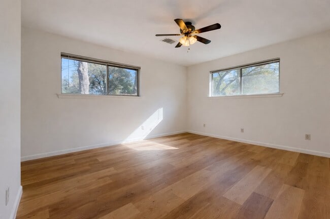 Photo - 1220 Kelving Way