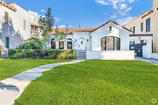 Building Photo - 812 S Curson Ave Rental