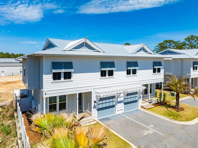 Photo - 520 S County Hwy 393