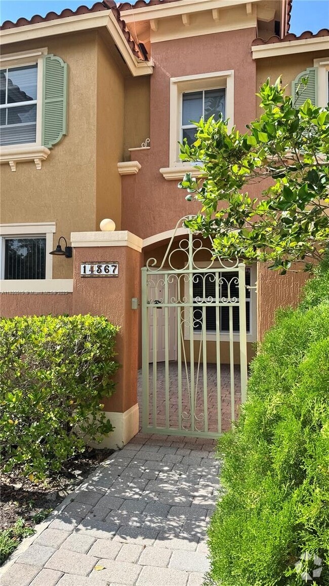 Building Photo - 14367 SW 10th St Rental