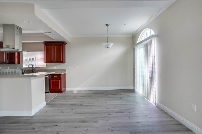 501 E 99 St
