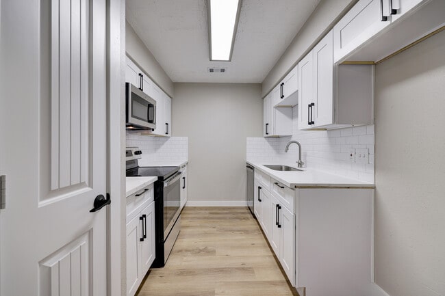 Lakewood West Apartments