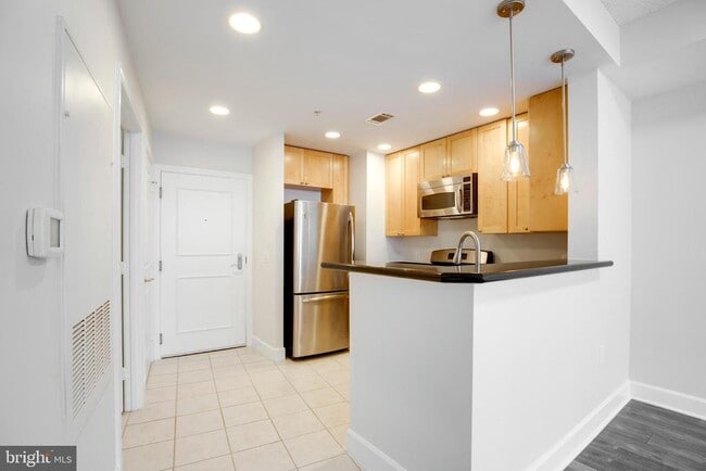 Building Photo - 3600 S Glebe Rd Unit 427W
