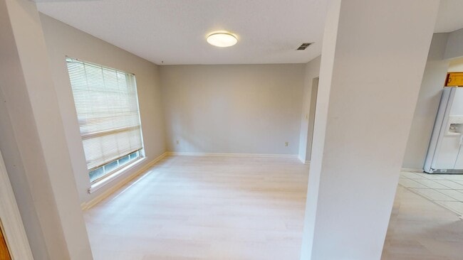 Photo - Great Desirable LOCATION!