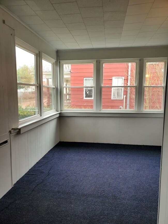 Photo - Large 4 Bedroom Home for Rent