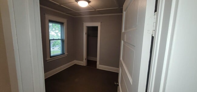 Photo - 725 N 9th Ave E