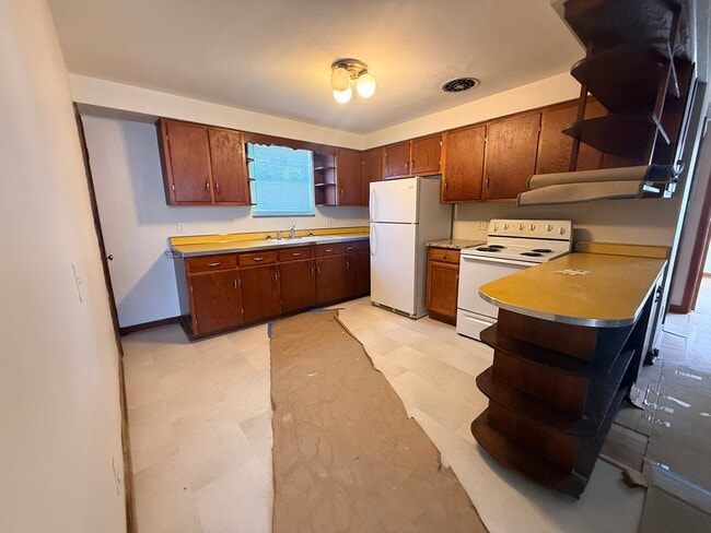Building Photo - 341 N Grant Ave Unit A